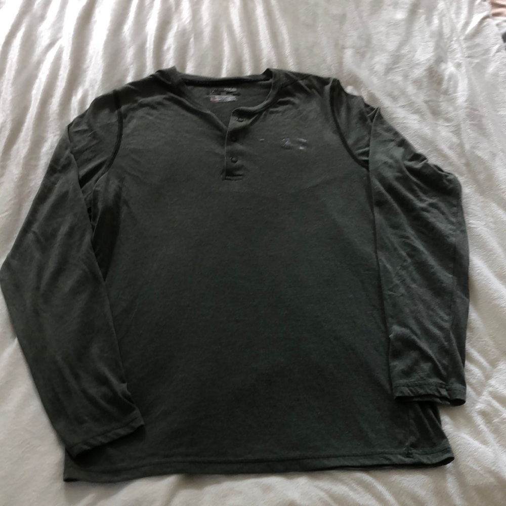 Mens green under Armour long sleeve T-shirt